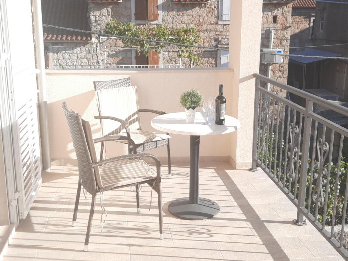 Apartments Villa Beba Komiža Kültér fotó