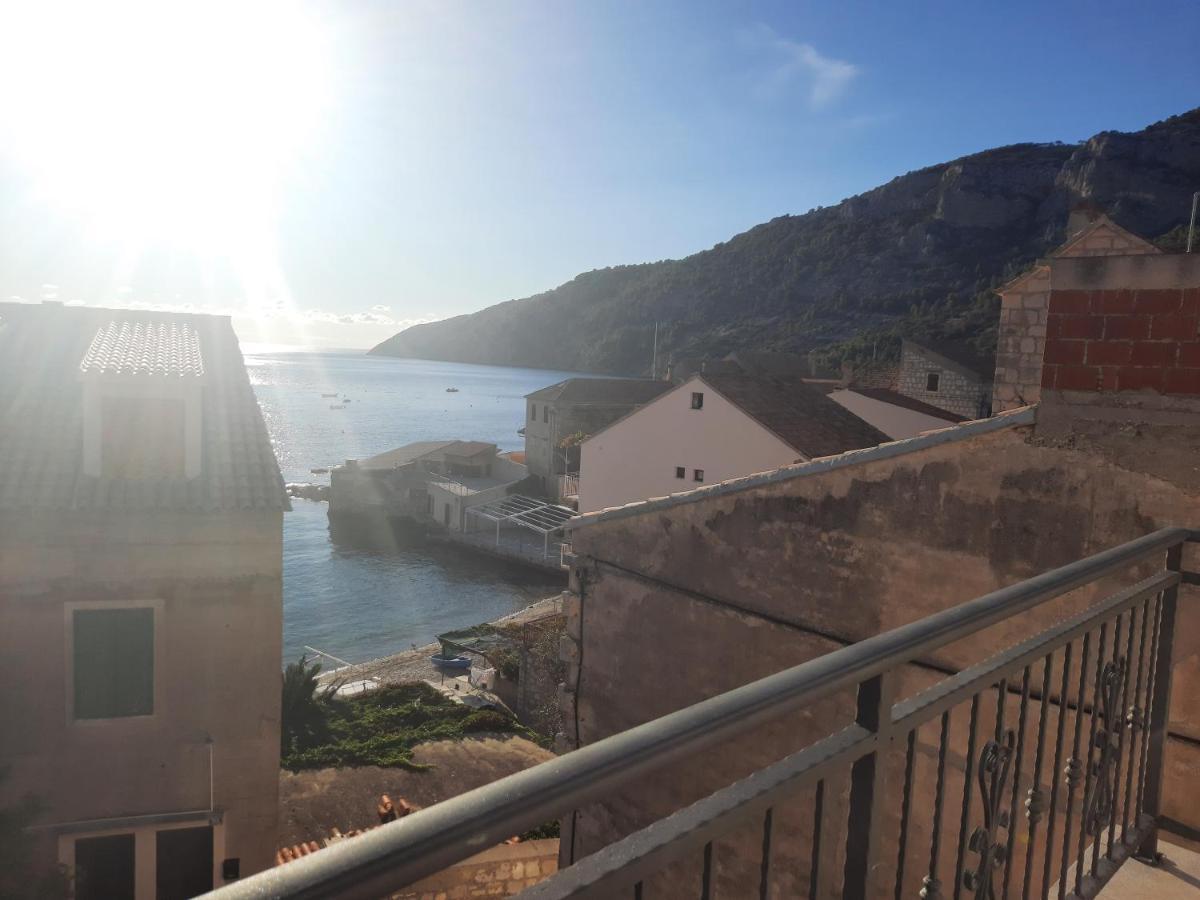 Apartments Villa Beba Komiža Kültér fotó