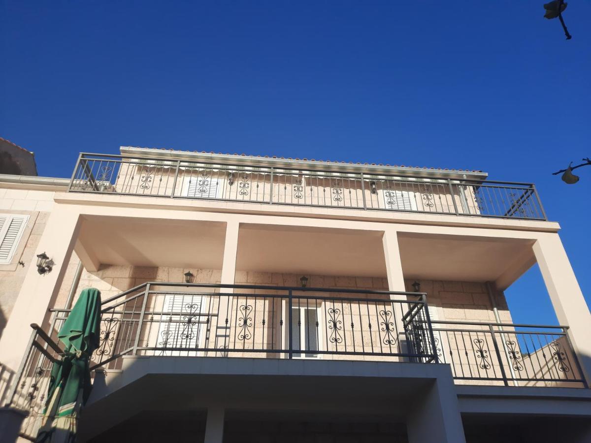 Apartments Villa Beba Komiža Kültér fotó