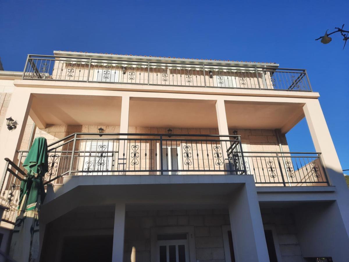 Apartments Villa Beba Komiža Kültér fotó