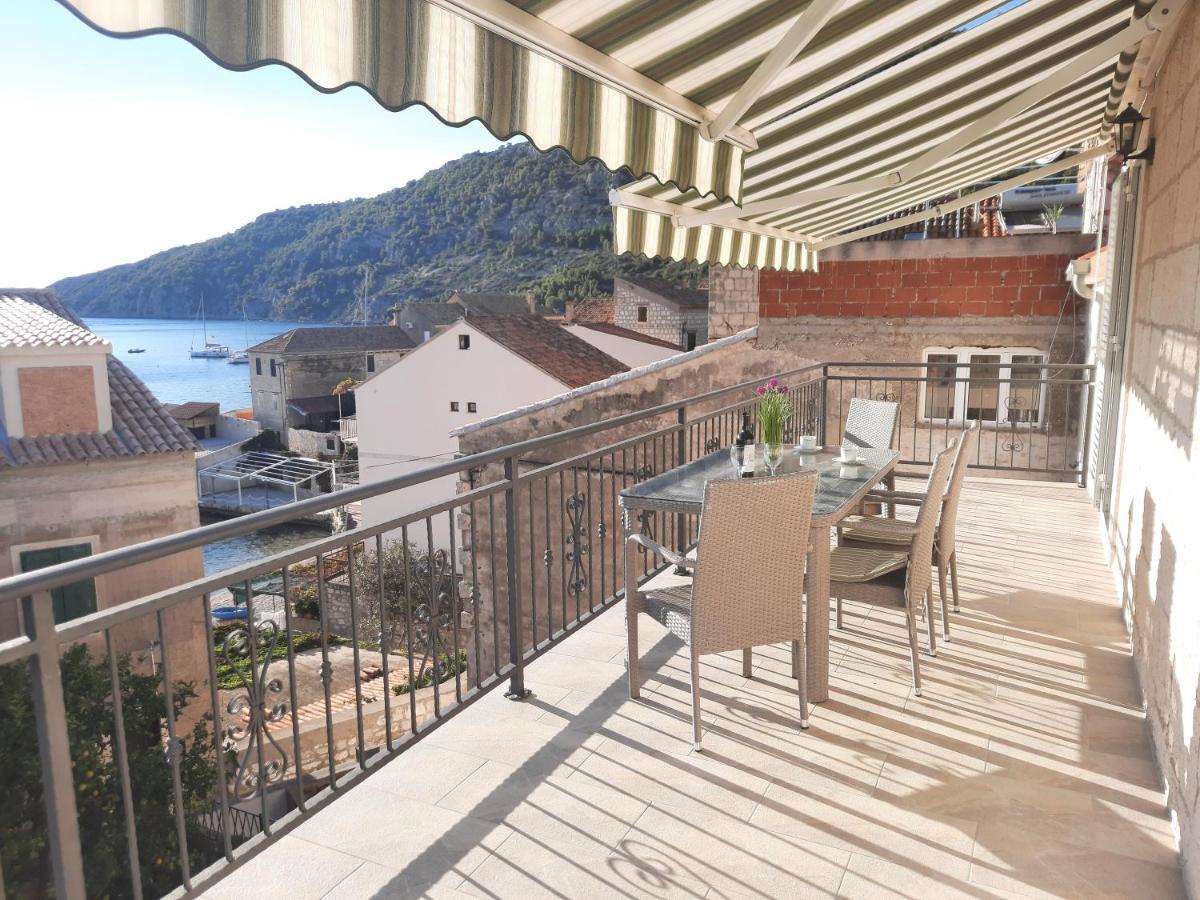 Apartments Villa Beba Komiža Kültér fotó