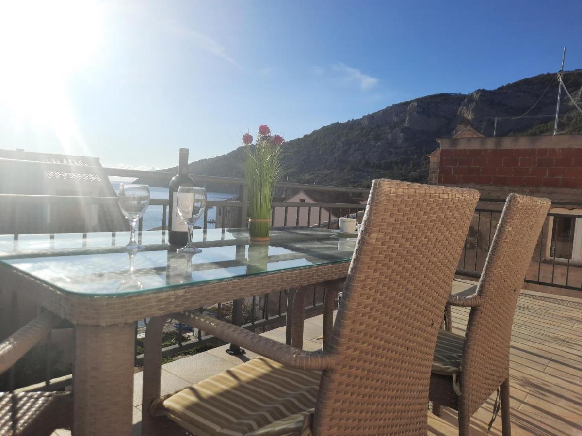 Apartments Villa Beba Komiža Kültér fotó