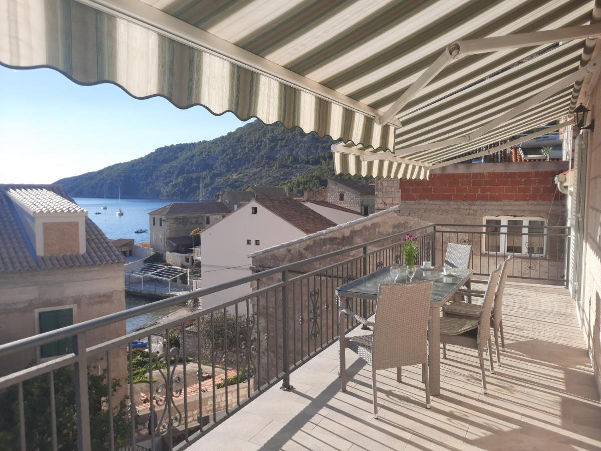 Apartments Villa Beba Komiža Kültér fotó