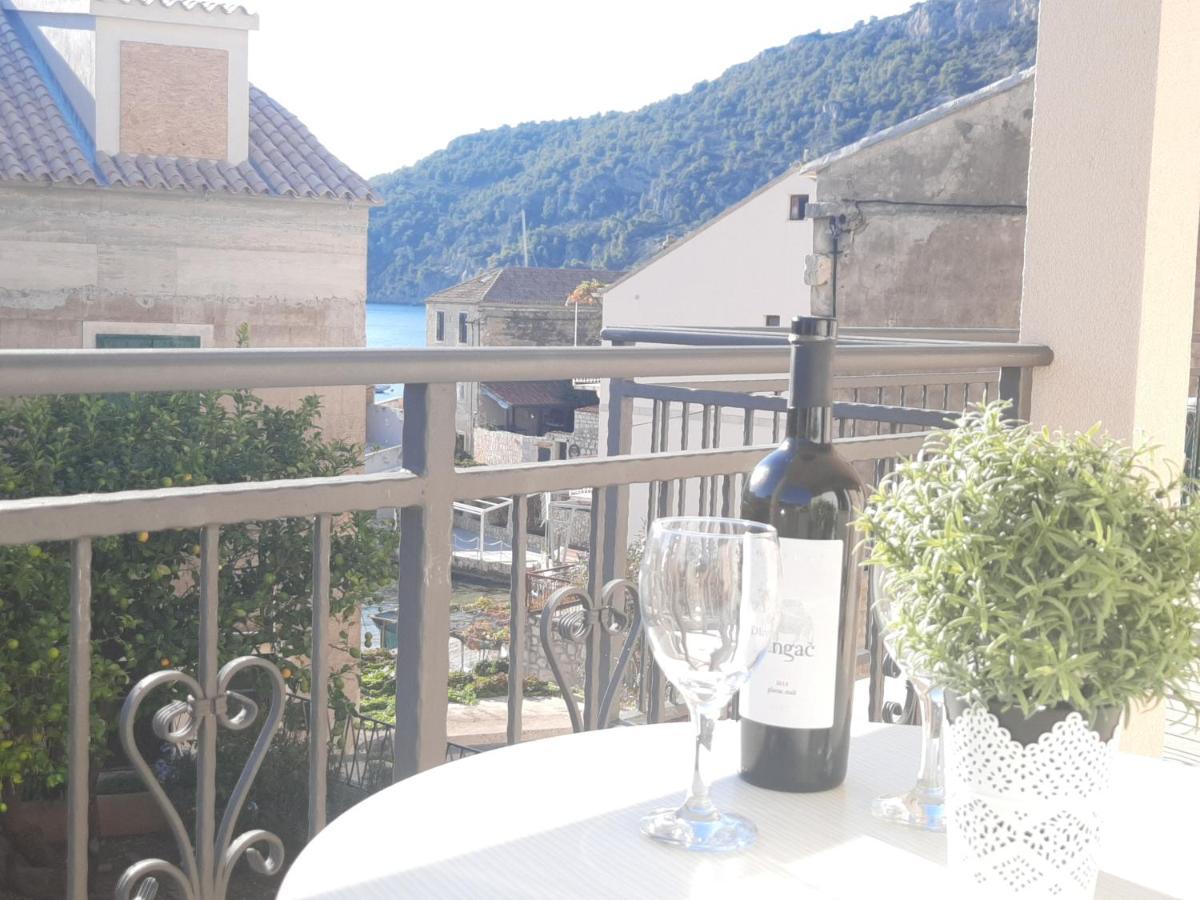 Apartments Villa Beba Komiža Kültér fotó