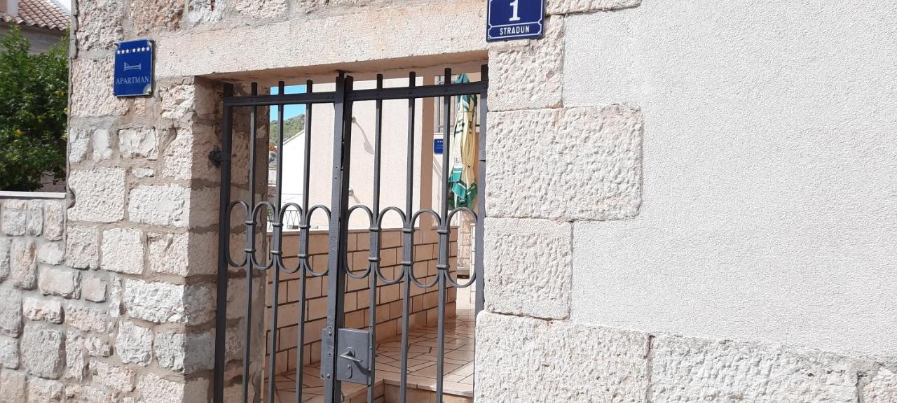 Apartments Villa Beba Komiža Kültér fotó